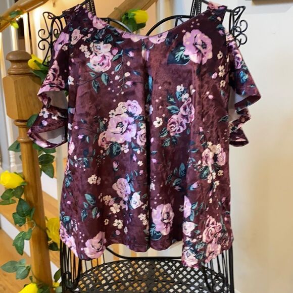 ✨Self Esteem Crushed Velvet Floral Millennial Cold ShoulderTop✨ - Picture 4 of 11
